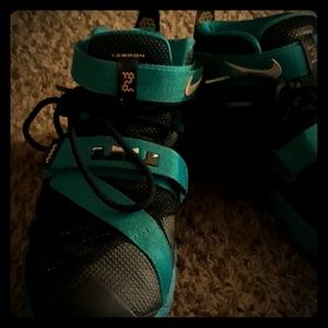 Lebron soldier 9 basketball shoes
